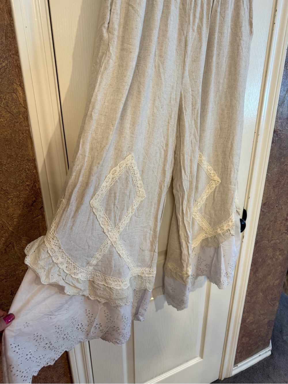 H030 NWT Magnolia XL w16-25 Light Beige Wide-Leg Boho Pants with Lace Trim - Picture 3 of 9